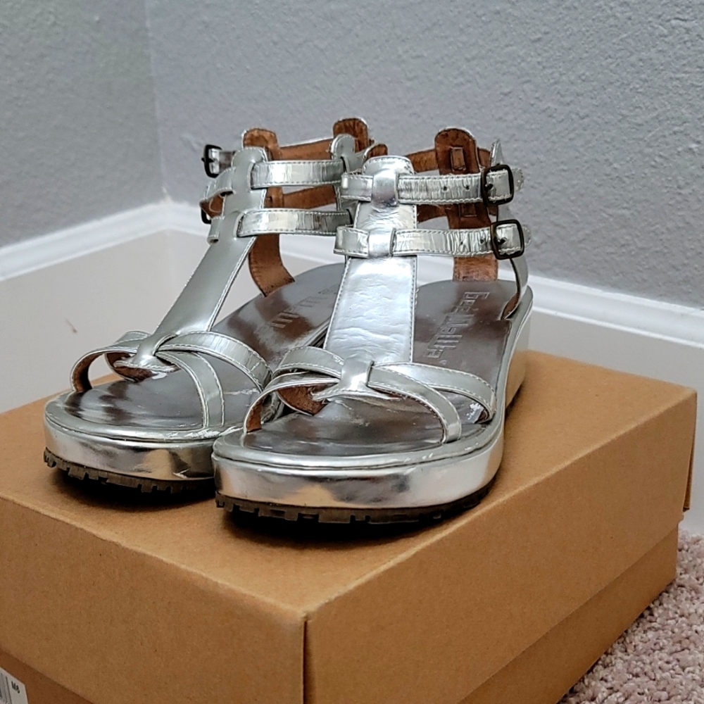 Geé Wawa silver gladiator sandals